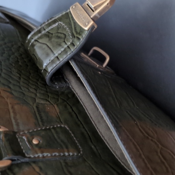 Liz Claiborne Large Dark Green Faux Croc Leather Shoulder Bag. - Picture 9 of 15